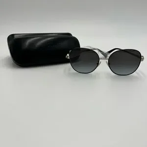 Brand new without tag Coach sunglasses. New without tags. Coach stylish sunglasses with case and cloth main image 4